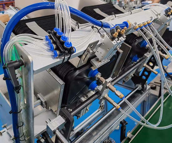 Hochpräzise automatische Etikettiermaschine für flache Beutelaufkleber für flache Oberflächen